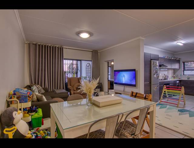 3 BEDROOM APARTMENT RENTED IN BRYANSTON